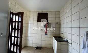 Imagem 6: Sobrado na 204 Sul com 6 quartos sendo 3 suítes e ponto comercial para Avenida com 419,12