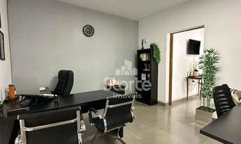 Imagem 6: Casa com 4 dormitórios para alugar, 180 m² por R$ 3.800/mês - Bom Jesus - Uberlândia/MG