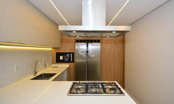 Imagem 2: APARTAMENTO COM 3 SUÍTES E VISTA PARCIAL PARA O MAR NO CENTRO DE FLORIANÓPOLIS