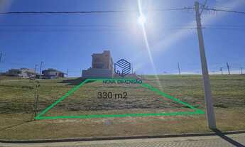 Imagem: Terreno em aclive no condomínio Terras