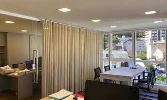 Imagem 4: Belíssima sala comercial de 52 m² com uma vaga, totalmente decorada e mobiliada com muito