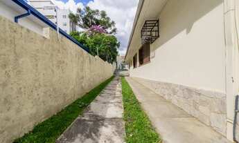 Imagem 4: Casa para venda possui 183 metros quadrados com 7 quartos em Mercês - Curitiba - PR