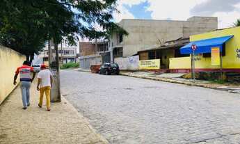 Imagem 4: Casa para aluguel possui 300 metros quadrados com 4 quartos enfrente ao fórum de Gravatá