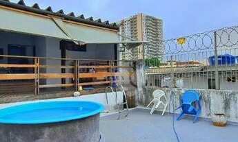 Imagem: Casa com 4 Quartos, Terraço, Vaga de Garagem