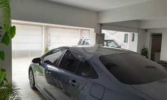 Imagem 6: Casa térrea, 07 vagas de garagem, 4 dormitórios, amplo quintal