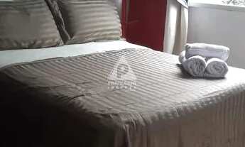 Imagem 7: Apartamento à venda no Leme, quarto e sala com dependência completa