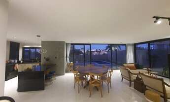 Imagem 6: Casa de condomínio para venda tem 290 metros quadrados com 4 quartos