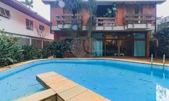 Imagem: Linda Mansão em Alto de Pinheiros em rua