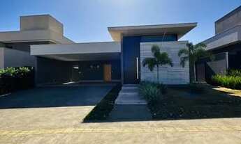 Imagem 3: Casa de condomínio térrea para venda possui 253 metros quadrados com 4 quartos