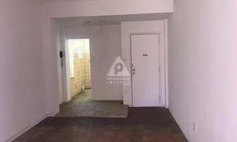 Imagem 1: Copacabana - Quarto e sala em rua nobre na quadra da praia