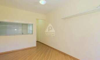 Imagem 3: Excelente apartamento reformado de dois quartos com vaga na Glória