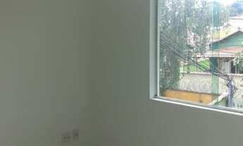 Imagem 2: Linda casa germinada duplex, entrada coletiva, uma vaga de garagem, sala para dois ambient