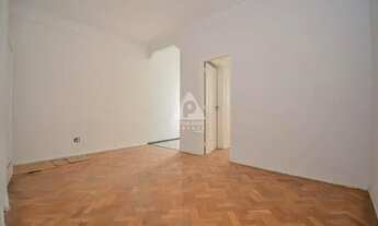 Imagem: Quarto e sala com dependências completas