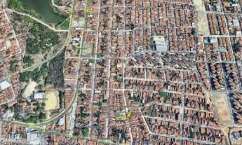 Imagem: À poucos metros da Av. Cônego de Castro!