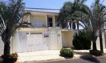 Imagem: Casa Padrão, 3 Quartos Suítes, 351 m²