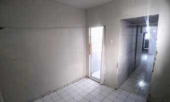 Imagem 5: Casa para aluguel na Rua Jaime Benevolo, ideal para residência ou comércio. Com 3 quartos