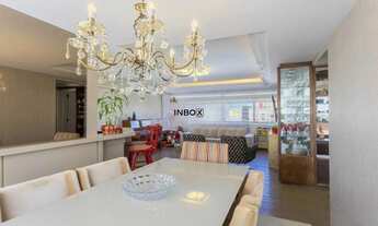 Imagem 6: Apartamento reformado em andar alto, com 2 dormitórios, suíte e vaga