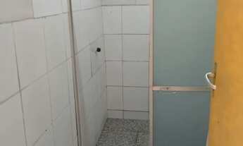 Imagem 4: Vendo ou troco duas casas próximo a ceasa todas com garagem própria . *zap