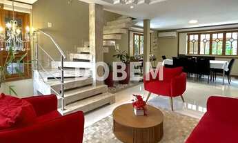 Imagem 5: Residência de Alto Padrão com Piscina e Área Gourmet Completa