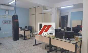 Imagem 4: Sobrado comercial em frente ao terminal de Cotia