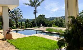 Imagem: Sobrado com ampla área verde, totalizando