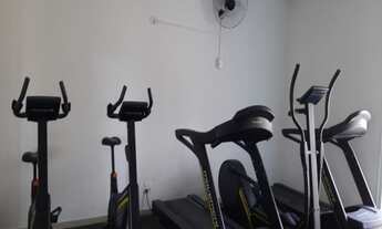 Imagem 2: Imóvel com 48 m² (interno) e 11 m² de garagem coberta, com portaria 24 horas, salão de fes