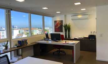 Imagem 5: Belíssima sala comercial de 52 m² com uma vaga, totalmente decorada e mobiliada com muito