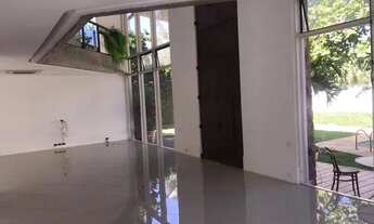 Imagem 6: Casa de condomínio sobrado para aluguel tem 480 metros quadrados com 5 quartos