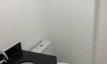 Imagem 5: Excelente sala com 70m2, nascente, 02 garagens, ar condicionado, piso porcelanato na Paral