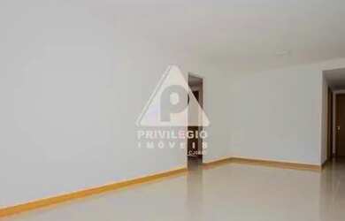 Imagem 3: Em Botafogo: excelente apartamento, com 3 quartos sendo duas suítes. Uma vaga de garagem n