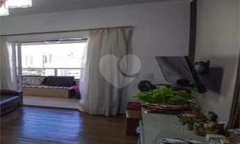 Imagem 2: Apartamento em andar alto. Com 1 dormitório