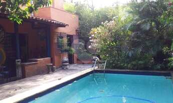 Imagem 4: Iluminada,envidraçada,area de lazer infantil,rodeada de verde!