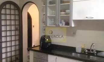 Imagem 5: Sobrado e quartos com sacada