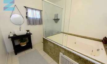 Imagem: Ampla casa, área de festas com piscina