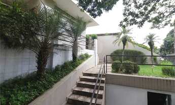 Imagem 2: Sobrado em localização nobre com muito espaço e luminosidade!