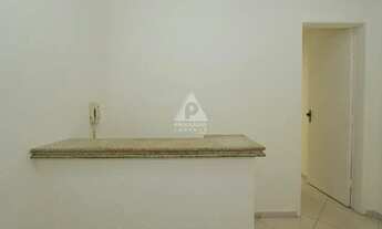 Imagem 6: Ótimo conjugado montado como consultório dentário, no coração do Flamengo