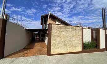 Imagem: CASA SEMIMOBILIADA, COM PISCINA, À VENDA