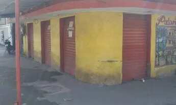 Imagem 2: Duas casas e três lojas