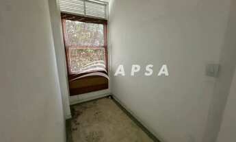 Imagem 4: O SOL ENTRA GENEROSO PELAS JANELAS DE FRENTE, ILUMINANDO CADA CANTO DESTE LINDO APARTAMENT