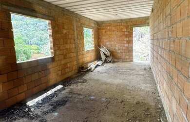 Imagem 3: Casa de Alto Padrão em Construção - 110m² de Área Única e Estrutura Impecável