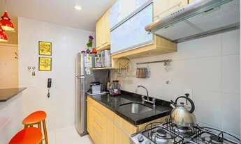 Imagem 4: Apartamento mobiliado à venda no Champagnat com 63 m² e sacada com churrasqueira