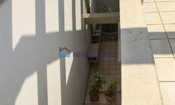 Imagem 7: Casa de arquiteto. Escritório no térreo e casa nos pisos superiores. 200m²