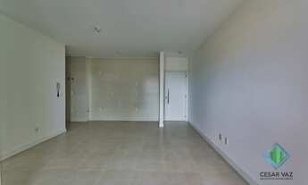 Imagem 3: Apartamento para venda possui 65 metros quadrados com 2 quartos em Coloninha - Florianópol
