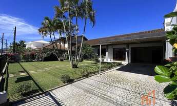 Imagem: Casa com 3 dormitórios no Iririú