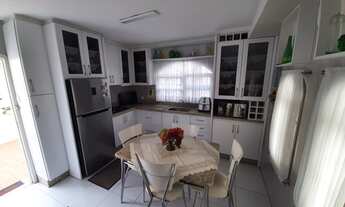 Imagem 7: Casa super bem conservada de 4 dormitórios com suíte e 4 vagas de garagem capoeiras em Flo