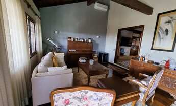 Imagem 6: Casa financiável à venda de 4 dormitórios, na Agronômica, a poucos metros da Beira Mar