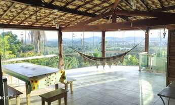 Imagem 4: Casa Colonial à venda, 04 quartos com 02 suítes, 06 vagas, lindo pomar e vista. Centro da