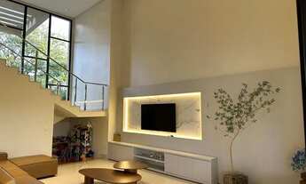 Imagem 4: Sobrado a venda no Aldeia do Vale tem 1320 m², acabamento alto padrão, 4 Suítes plenas!!