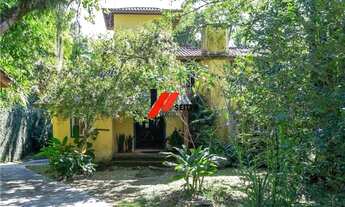 Imagem 2: Casa a venda de 4 dormitórios no bairro Lagoa da Conceição