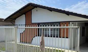 Imagem: Casa sozinha no terreno no Floresta